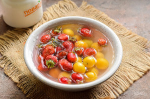 Компот из алычи и клубники на зиму