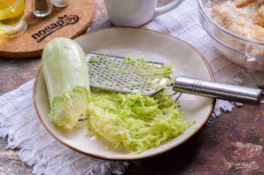 Куриные котлеты с кабачком в сливочном соусе