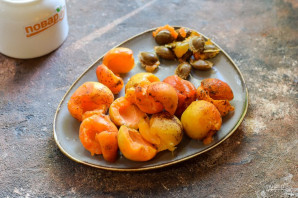 Компот из абрикосов с мятой на зиму Компот из абрикосов с мятой на зиму