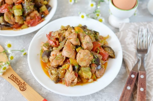 Рагу из баклажанов с курицей Рагу из баклажанов с курицей