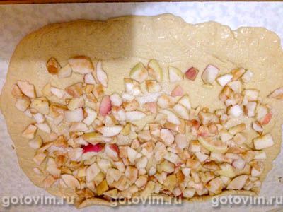 Булочки-завитки с яблоками в мультиварке