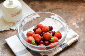 Компот из вишни и клубники на зиму Компот из вишни и клубники на зиму