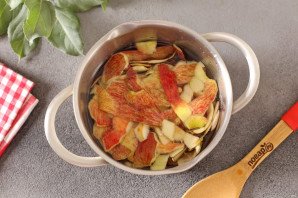 Компот из кожуры яблок