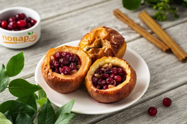 Печеные яблоки с клюквой Печеные яблоки с клюквой