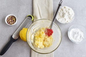 Лимонные колечки с фисташками