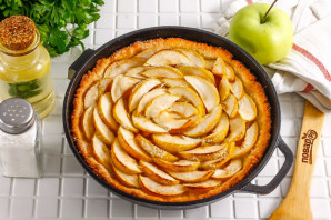 Песочный пирог с вареньем и яблоками Песочный пирог с вареньем и яблоками