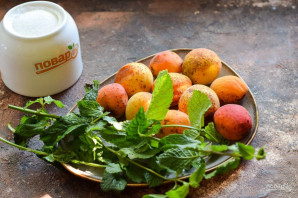 Компот из абрикосов с мятой на зиму Компот из абрикосов с мятой на зиму