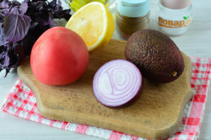 Салат с авокадо и базиликом