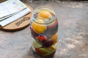 Компот из абрикосов, сливы и яблок на зиму