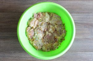 Шашлык в яблочном маринаде