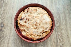 Пирог с ревенем и малиной