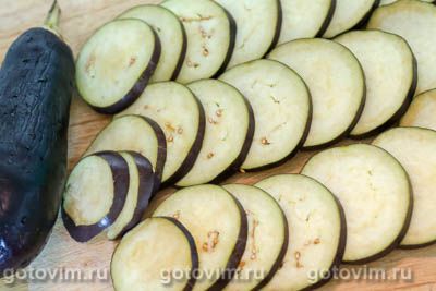 Грузинская закуска &laquo;дольки&raquo; из жареных баклажанов с орехами