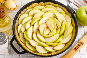 Песочный пирог с вареньем и яблоками Песочный пирог с вареньем и яблоками