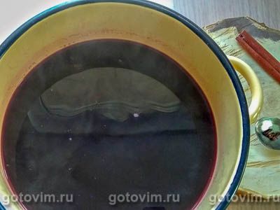 Густой кисель из чёрной смородины с гвоздикой и корицей