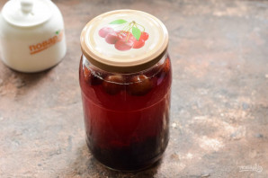 Компот из клубники и шелковицы на зиму