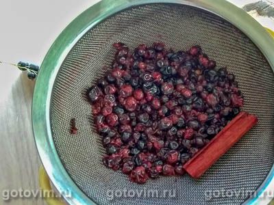 Густой кисель из чёрной смородины с гвоздикой и корицей