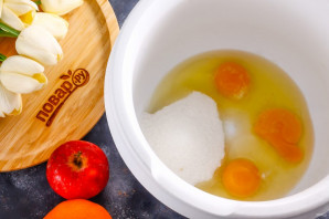 Шарлотка с яблоками и мандаринами Шарлотка с яблоками и мандаринами