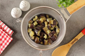 Одесский салат с сельдереем и баклажанами