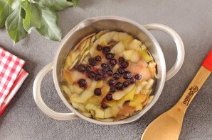 Компот из кожуры яблок