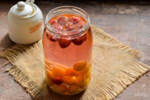 Компот из алычи и клубники на зиму