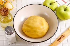 Песочный пирог с вареньем и яблоками Песочный пирог с вареньем и яблоками