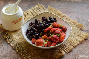 Компот из клубники и смородины на зиму