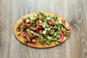 Пирог с ревенем и малиной