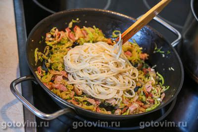 Макароны с беконом и кабачками Макароны с беконом и кабачками
