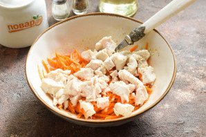 Салат с корейской морковью и маринованными огурцами