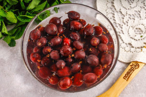 Крыжовник перетертый с сахаром на зиму