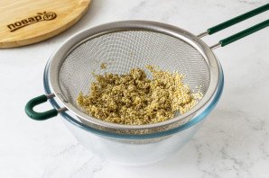 Компот из киноа с яблоком и корицей