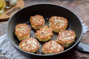 Куриные котлеты с кабачком в сливочном соусе