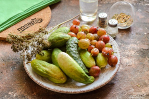 Огурцы с крыжовником на зиму Огурцы с крыжовником на зиму