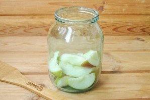 Компот из абрикосов и яблок на зиму