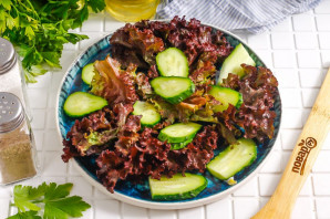 Cалат с окунем горячего копчения Cалат с окунем горячего копчения