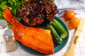 Cалат с окунем горячего копчения Cалат с окунем горячего копчения