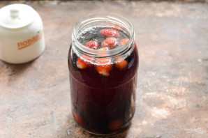 Компот из клубники и шелковицы на зиму