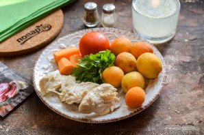 Заливное из куриного филе с абрикосами