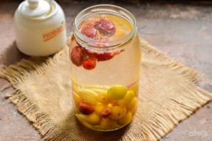 Компот из алычи и клубники на зиму