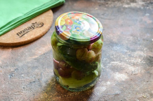 Огурцы с крыжовником на зиму Огурцы с крыжовником на зиму