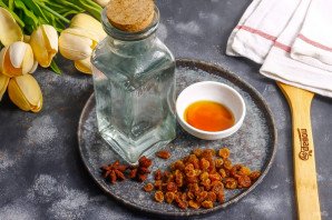 Настойка из изюма на самогоне