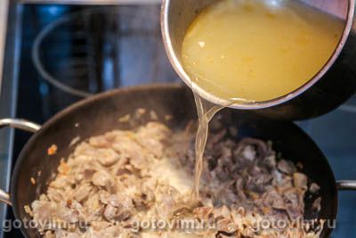 Фрикасе из куриных желудков в соусе на желтках Фрикасе из куриных желудков в соусе на желтках