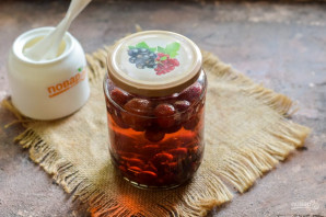 Компот из клубники и смородины на зиму