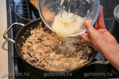 Фрикасе из куриных желудков в соусе на желтках Фрикасе из куриных желудков в соусе на желтках