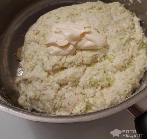 Рецепт: Чебуреки из кабачков - Супер-рецепт! Чебуреки с индейкой и сыром. Из кабачкового теста - полезно и оригинально!