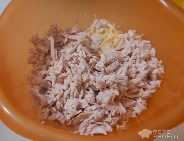 Рецепт: Чебуреки из кабачков - Супер-рецепт! Чебуреки с индейкой и сыром. Из кабачкового теста - полезно и оригинально!