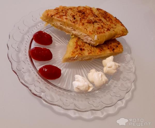 Рецепт: Чебуреки из кабачков - Супер-рецепт! Чебуреки с индейкой и сыром. Из кабачкового теста - полезно и оригинально!