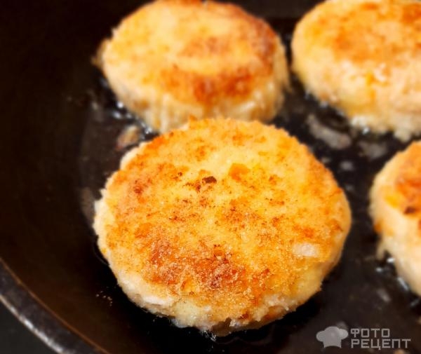 Рецепт: Котлеты из индейки - Детские котлетки из индейки, нежные, с сыром и картофелем.