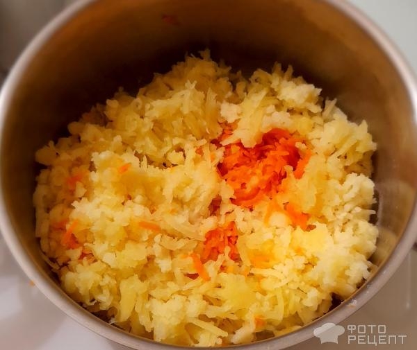 Рецепт: Котлеты из индейки - Детские котлетки из индейки, нежные, с сыром и картофелем.