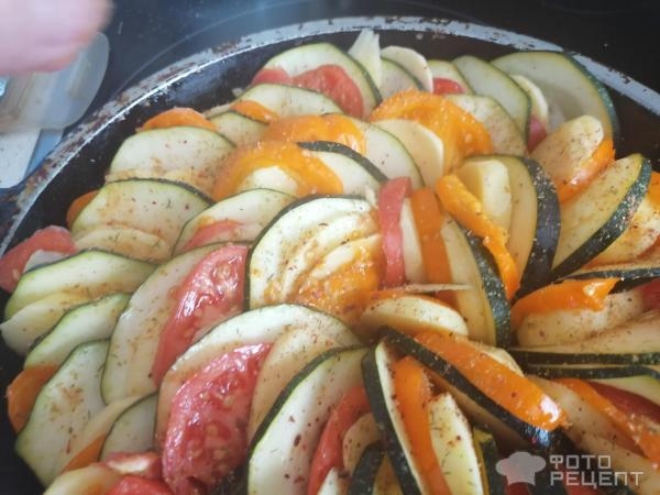 Рецепт: Легкая овощная запеканка - из кабачка с картофелем и томатами "в духовке"